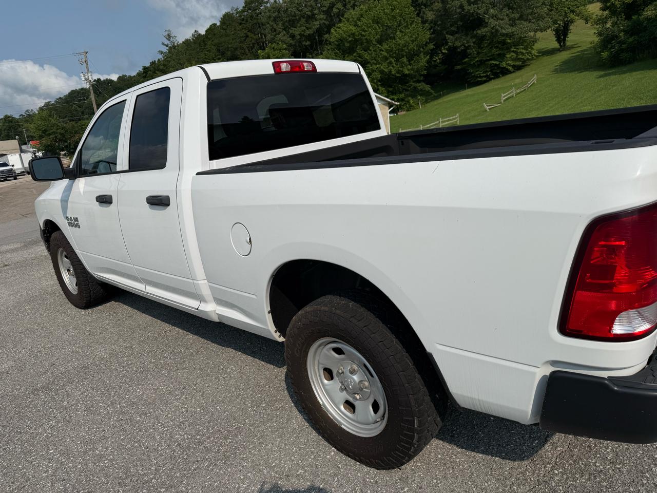 RAM 1500 4WD Crew Cab 140.5" ST 2015