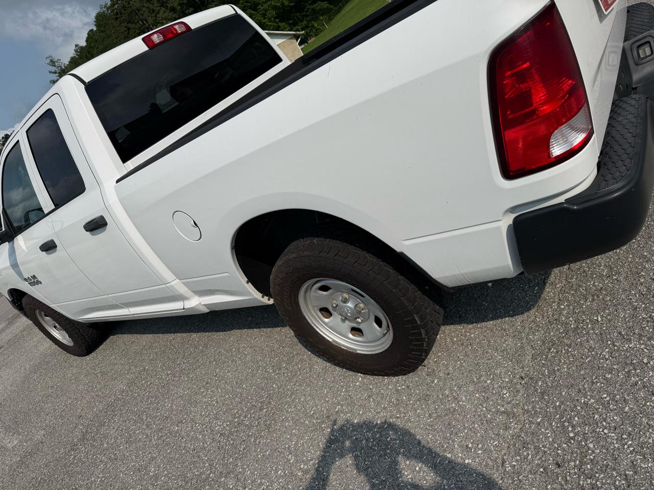 RAM 1500 4WD Crew Cab 140.5" ST 2015