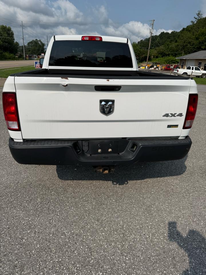 RAM 1500 4WD Crew Cab 140.5" ST 2015