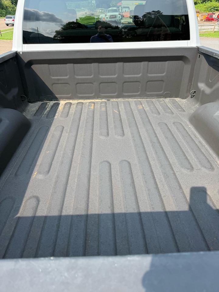RAM 1500 4WD Crew Cab 140.5" ST 2015