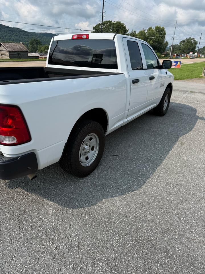 RAM 1500 4WD Crew Cab 140.5" ST 2015