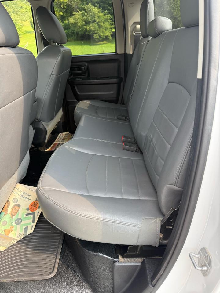 RAM 1500 4WD Crew Cab 140.5" ST 2015
