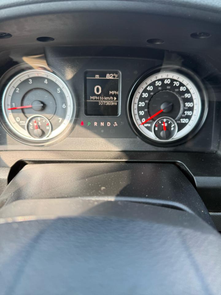 RAM 1500 4WD Crew Cab 140.5" ST 2015