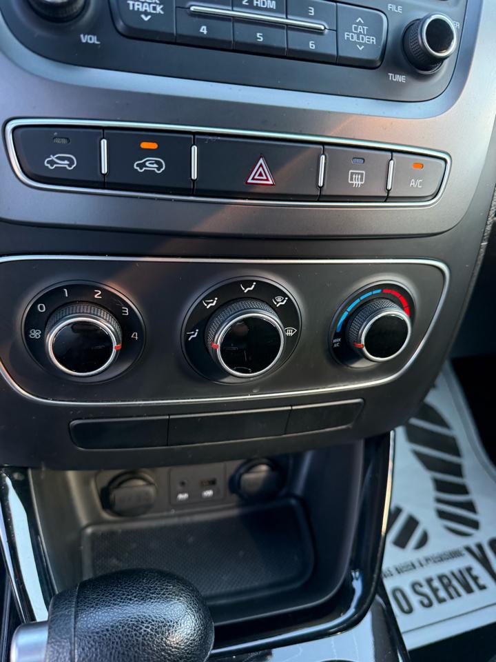 Kia Sorento LX 2WD 2014