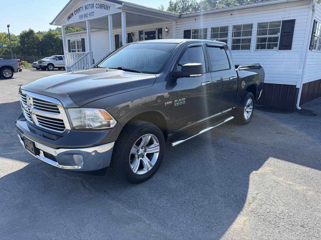 RAM 1500 4WD Crew Cab 140.5" SLT 2014