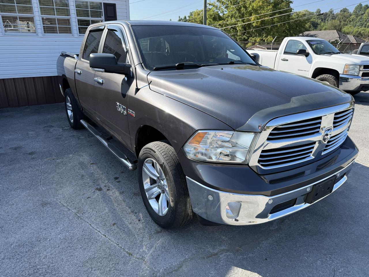 RAM 1500 4WD Crew Cab 140.5" SLT 2014