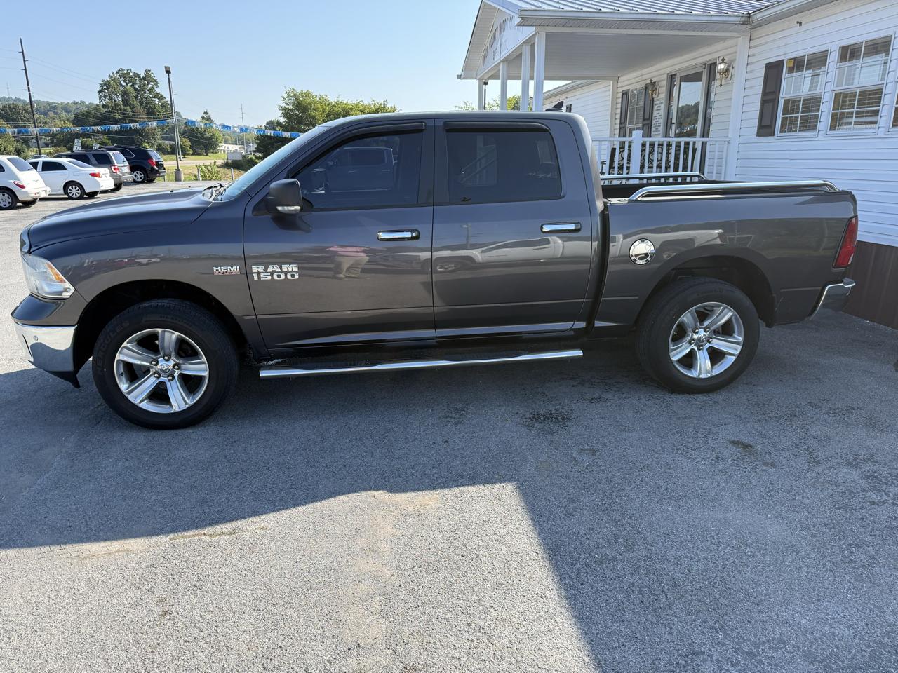 RAM 1500 4WD Crew Cab 140.5" SLT 2014