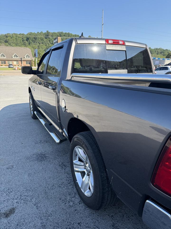 RAM 1500 4WD Crew Cab 140.5" SLT 2014