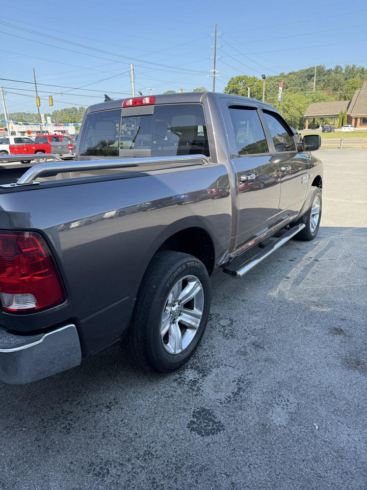 RAM 1500 4WD Crew Cab 140.5" SLT 2014