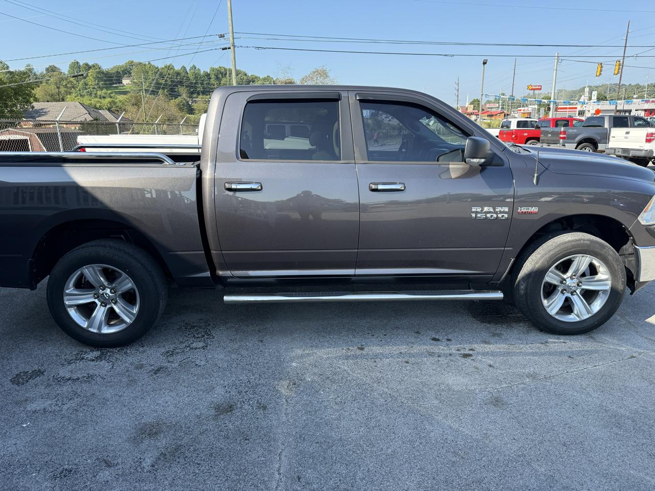 RAM 1500 4WD Crew Cab 140.5" SLT 2014