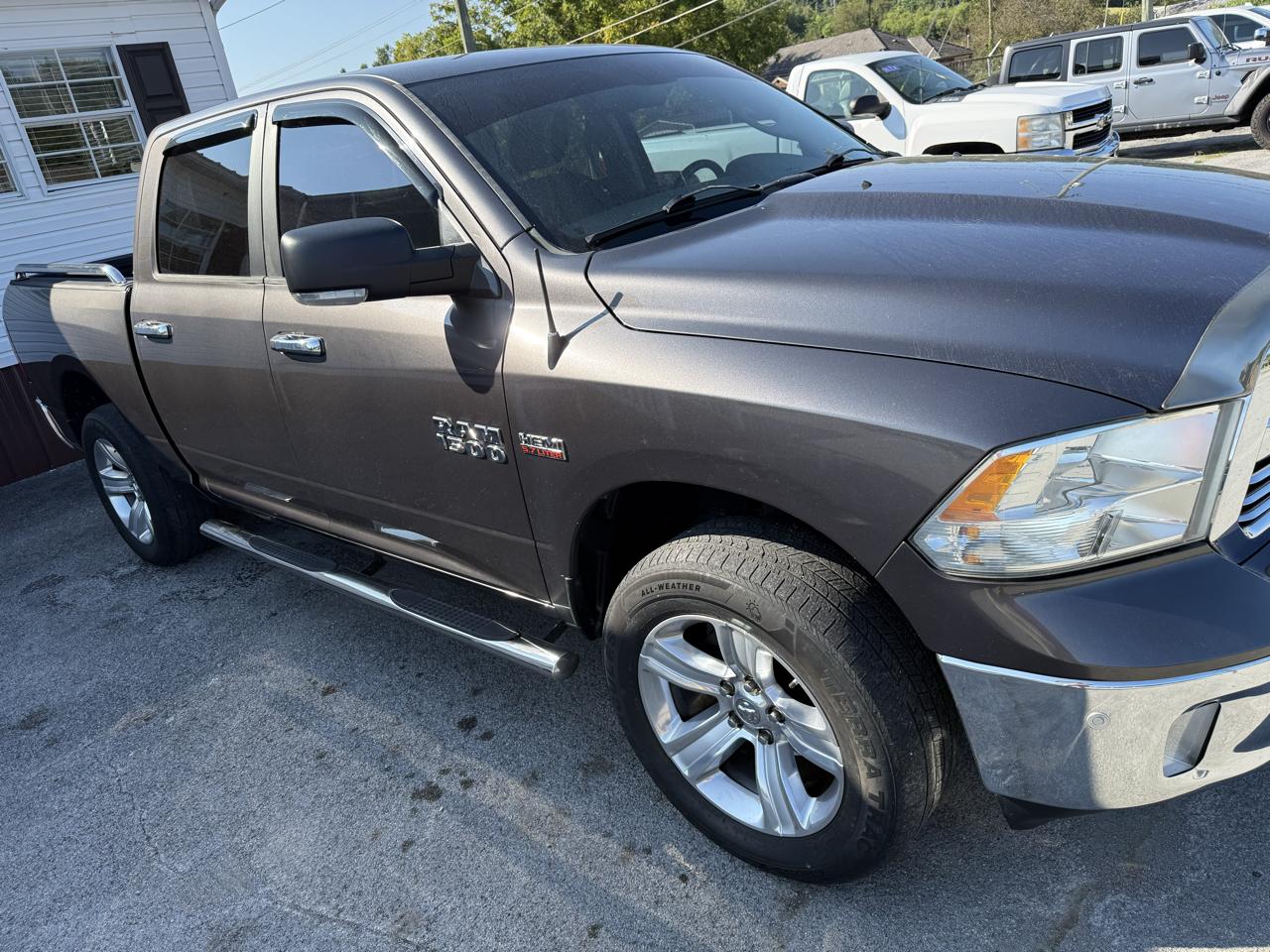 RAM 1500 4WD Crew Cab 140.5" SLT 2014
