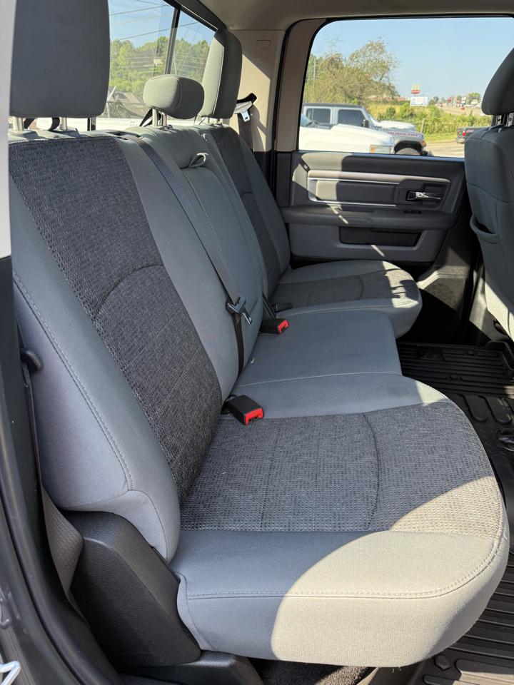 RAM 1500 4WD Crew Cab 140.5" SLT 2014