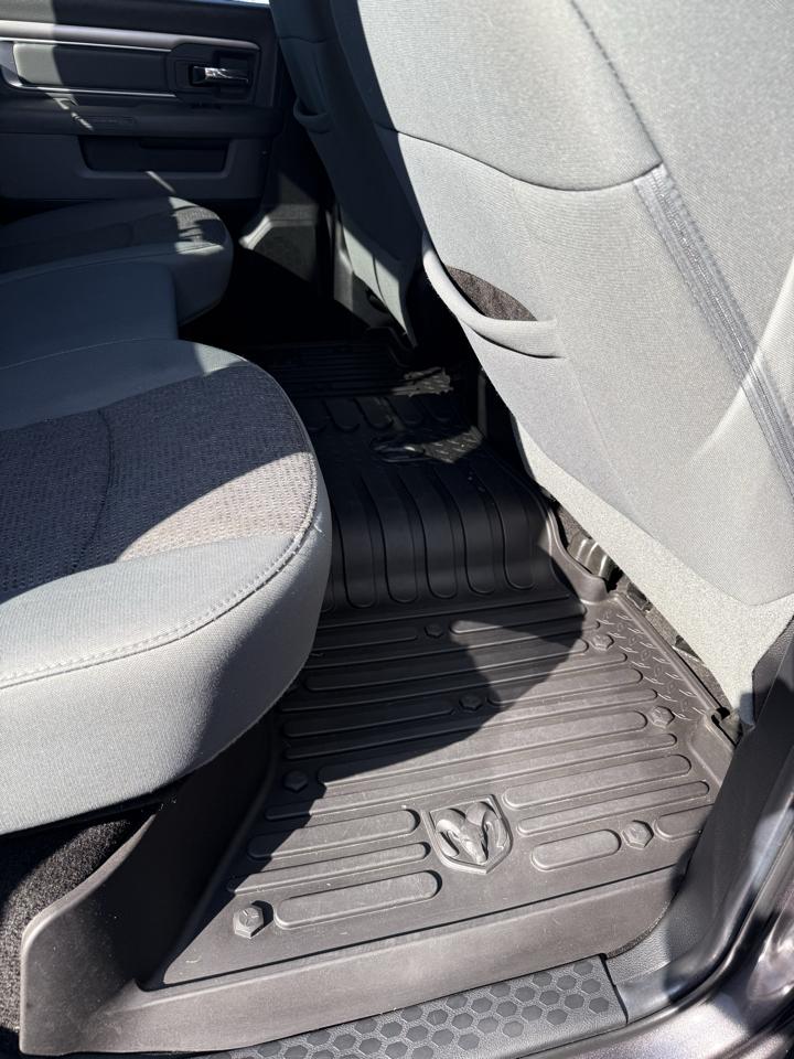 RAM 1500 4WD Crew Cab 140.5" SLT 2014