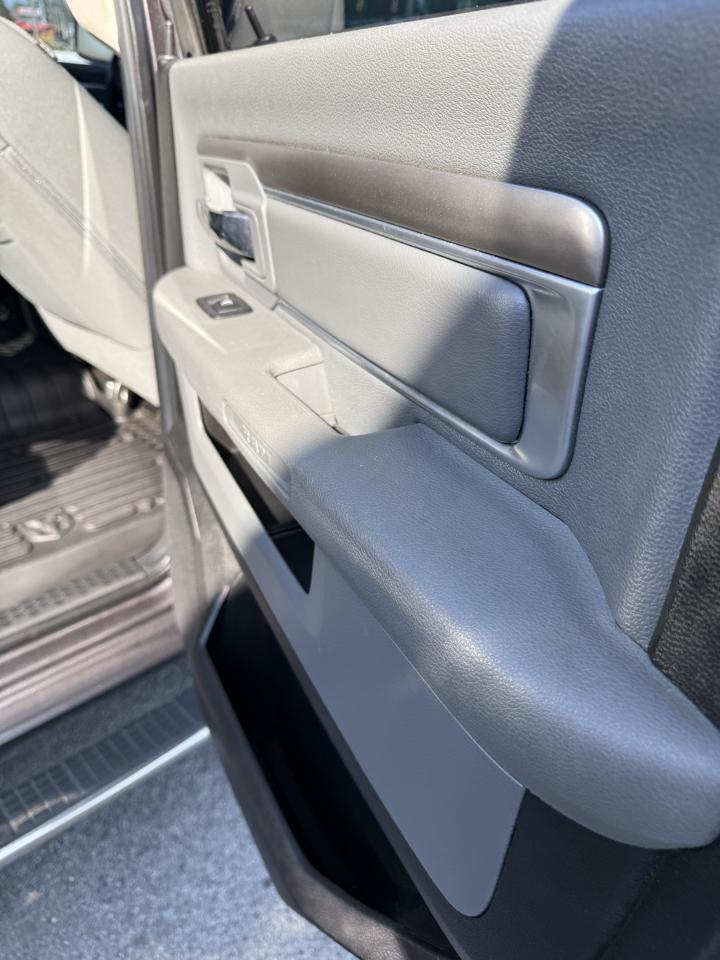 RAM 1500 4WD Crew Cab 140.5" SLT 2014