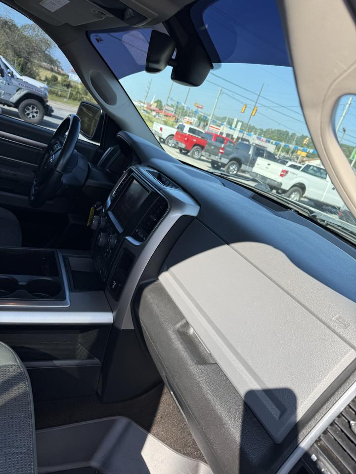 RAM 1500 4WD Crew Cab 140.5" SLT 2014