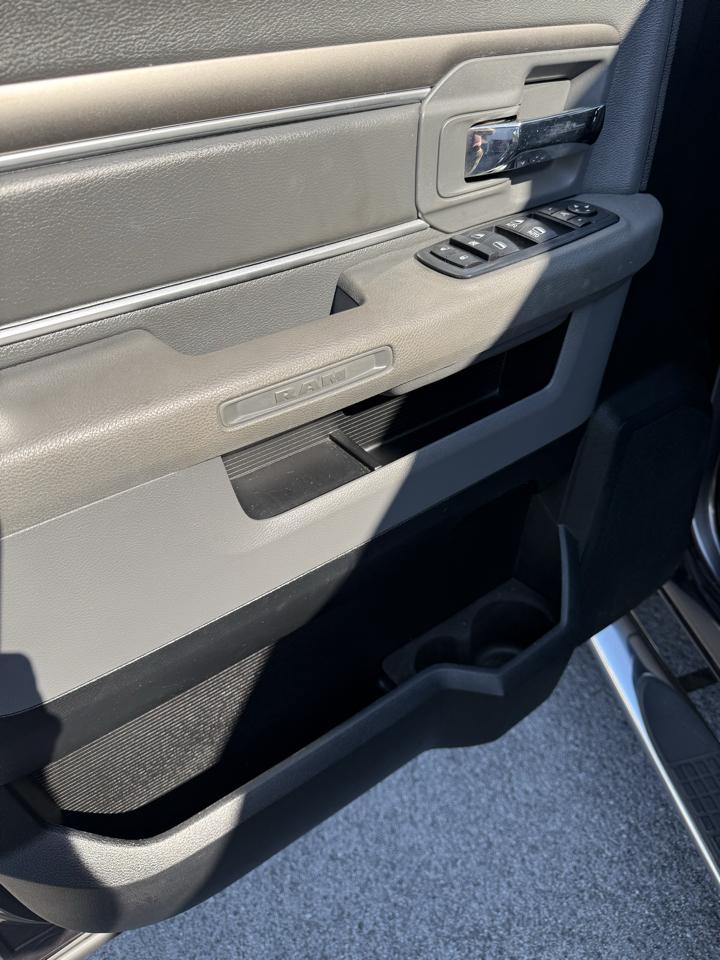 RAM 1500 4WD Crew Cab 140.5" SLT 2014