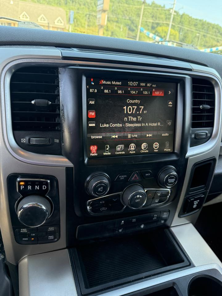 RAM 1500 4WD Crew Cab 140.5" SLT 2014