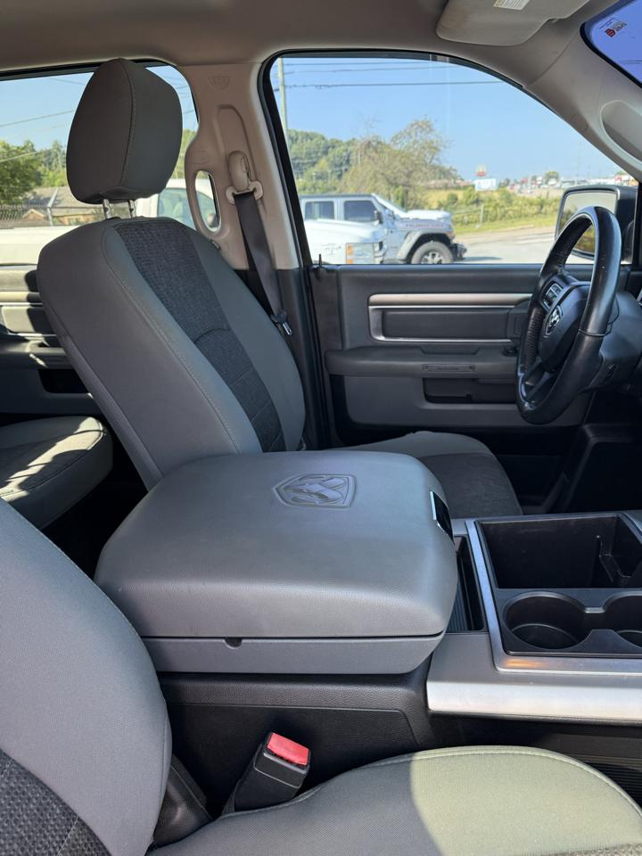RAM 1500 4WD Crew Cab 140.5" SLT 2014
