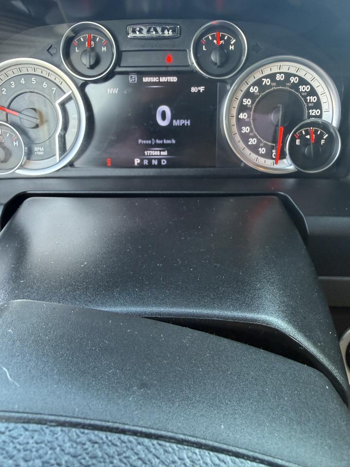 RAM 1500 4WD Crew Cab 140.5" SLT 2014