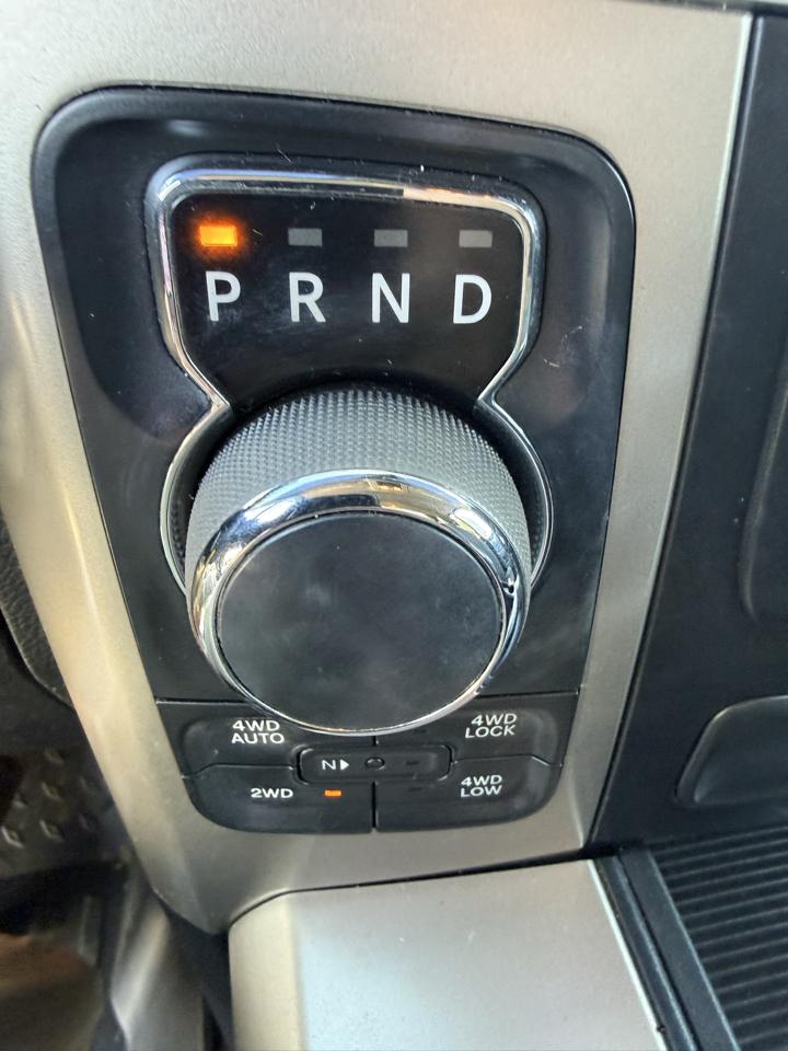 RAM 1500 4WD Crew Cab 140.5" SLT 2014