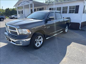 2014 RAM 1500 4WD Crew Cab 140.5" SLT