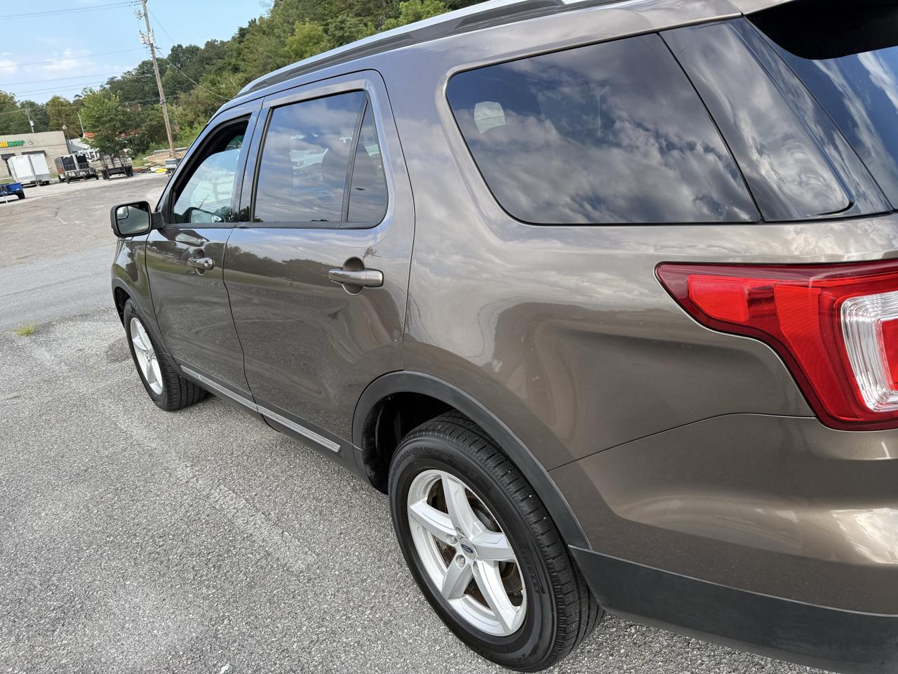 Ford Explorer 4dr 114" WB 4.0L XLT Sport 4WD 2016