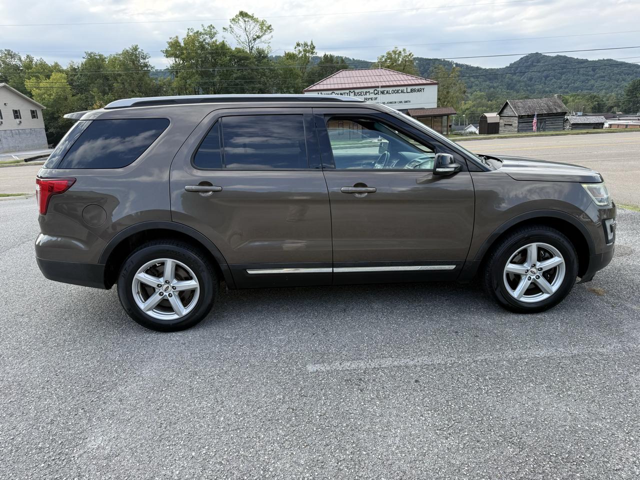 Ford Explorer 4dr 114" WB 4.0L XLT Sport 4WD 2016