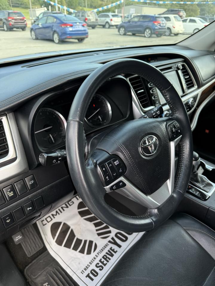 Toyota Highlander Limited AWD V6 2016