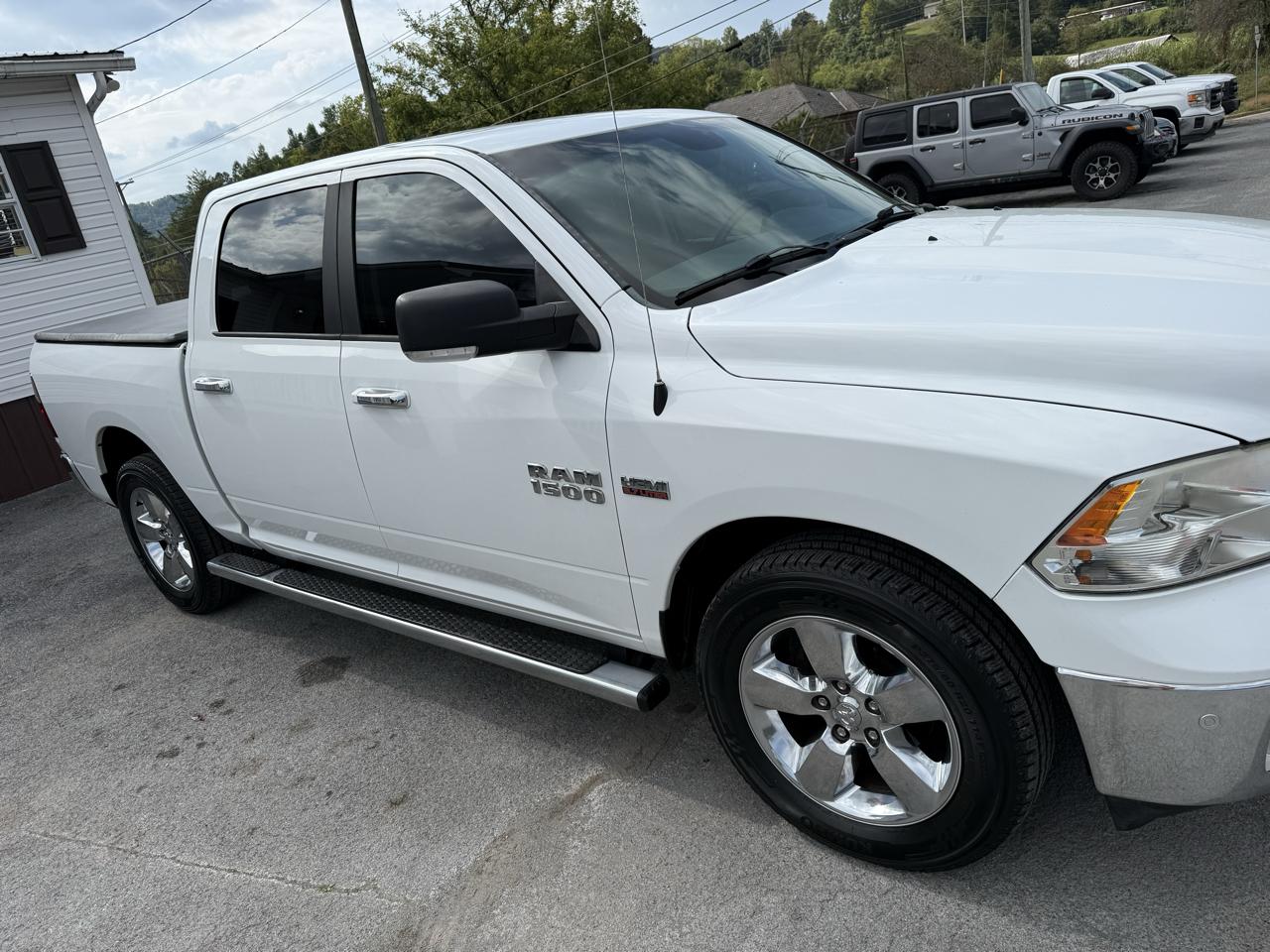 RAM 1500 2WD Crew Cab 140.5" Sport 2015