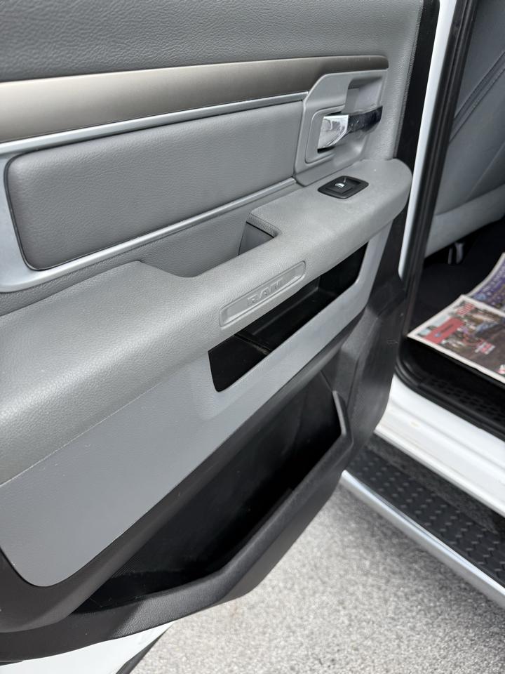 RAM 1500 2WD Crew Cab 140.5" Sport 2015