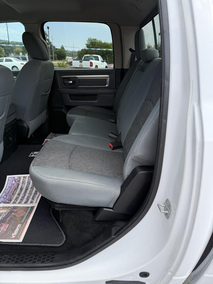 RAM 1500 2WD Crew Cab 140.5" Sport 2015