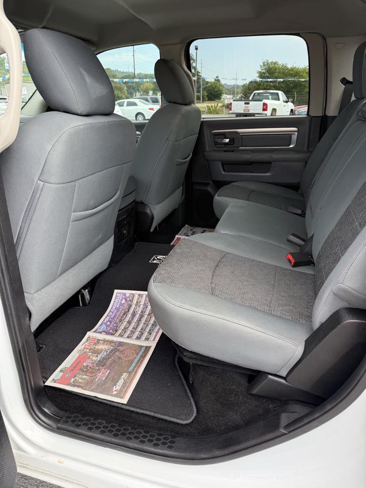 RAM 1500 2WD Crew Cab 140.5" Sport 2015
