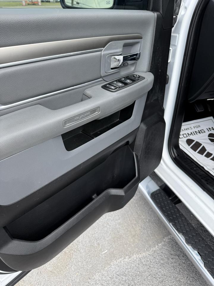 RAM 1500 2WD Crew Cab 140.5" Sport 2015