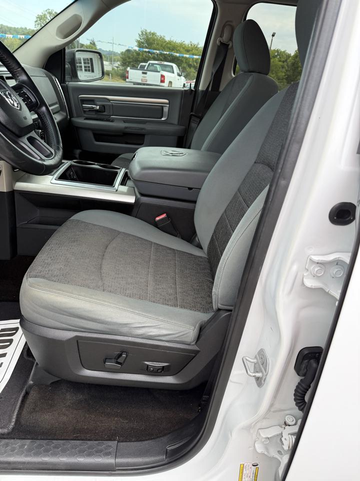 RAM 1500 2WD Crew Cab 140.5" Sport 2015