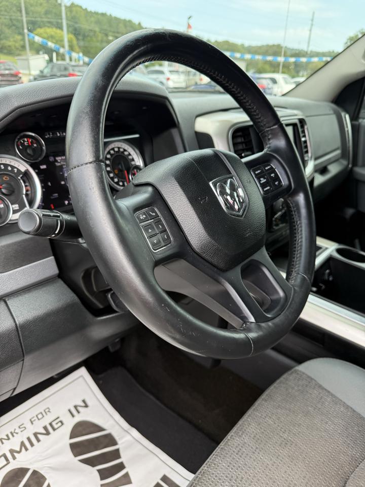 RAM 1500 2WD Crew Cab 140.5" Sport 2015