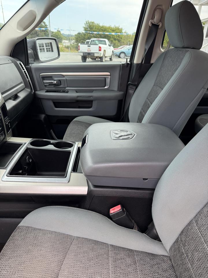 RAM 1500 2WD Crew Cab 140.5" Sport 2015