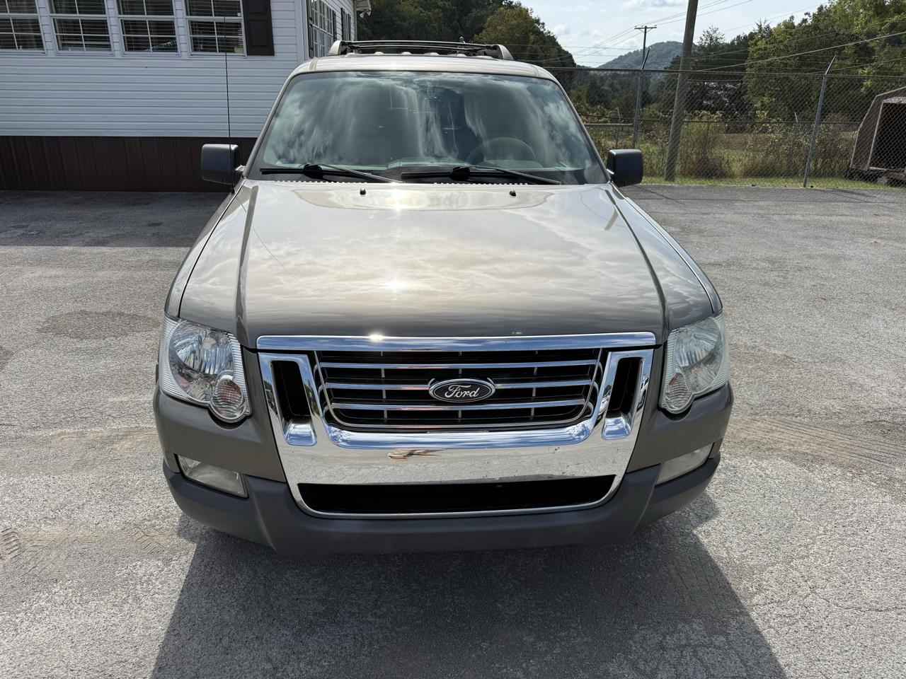Ford Explorer XLT 4.6L 2WD 2006