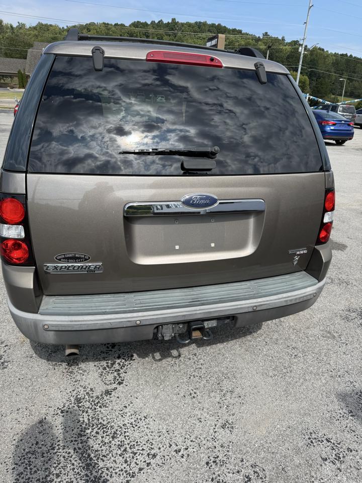 Ford Explorer XLT 4.6L 2WD 2006
