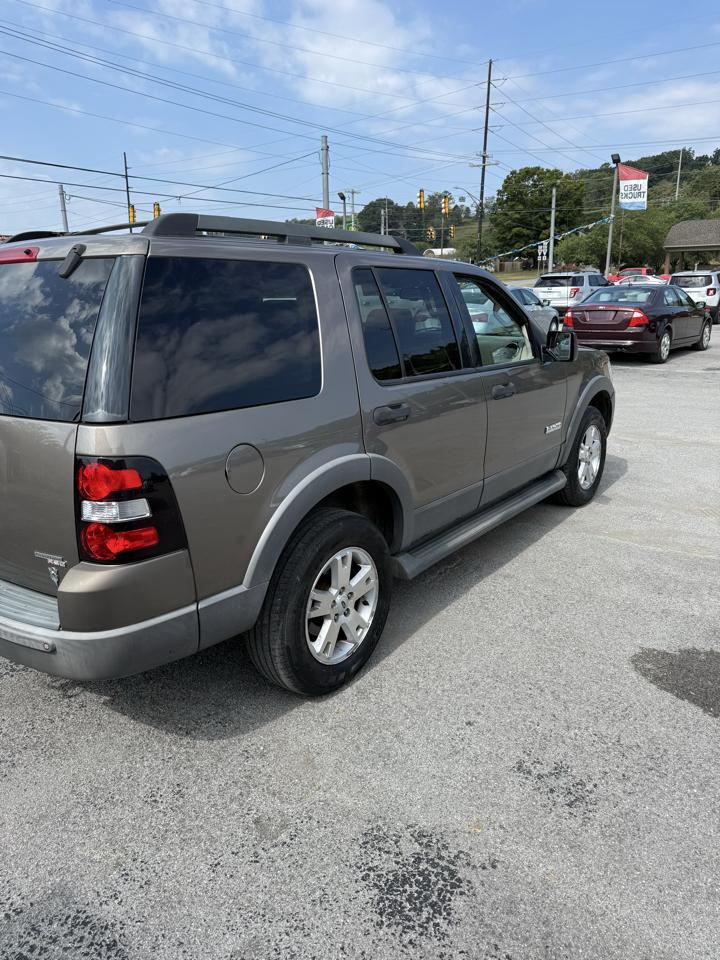 Ford Explorer XLT 4.6L 2WD 2006
