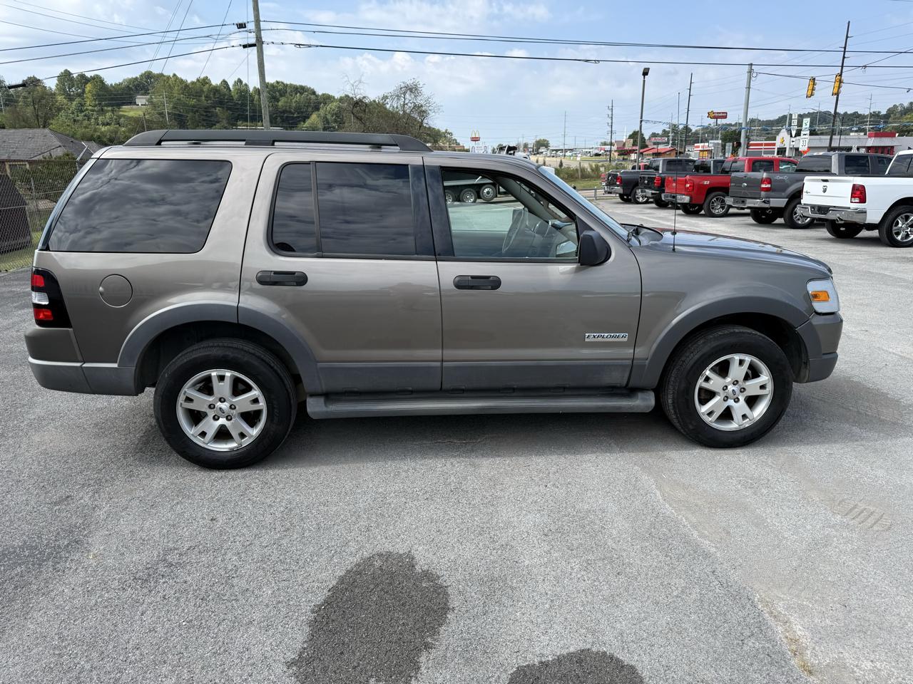 Ford Explorer XLT 4.6L 2WD 2006