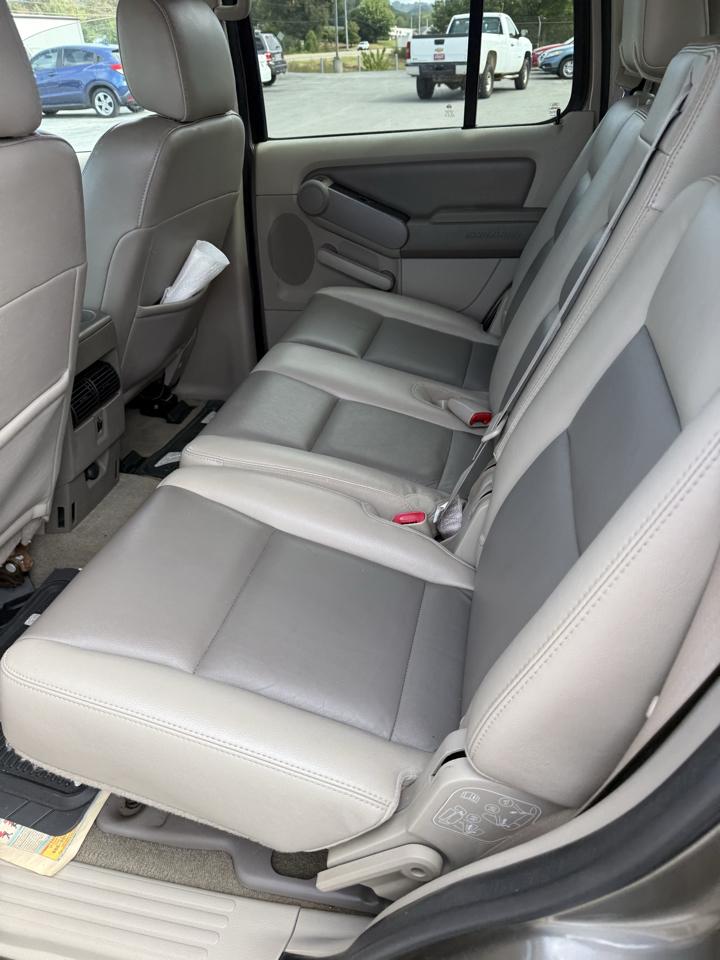 Ford Explorer XLT 4.6L 2WD 2006