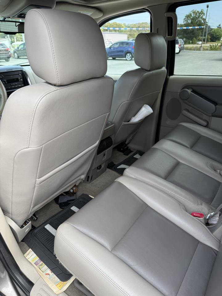 Ford Explorer XLT 4.6L 2WD 2006