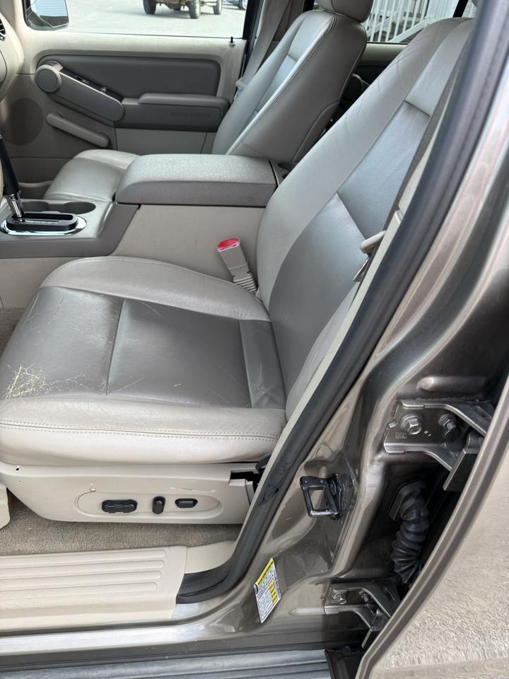 Ford Explorer XLT 4.6L 2WD 2006