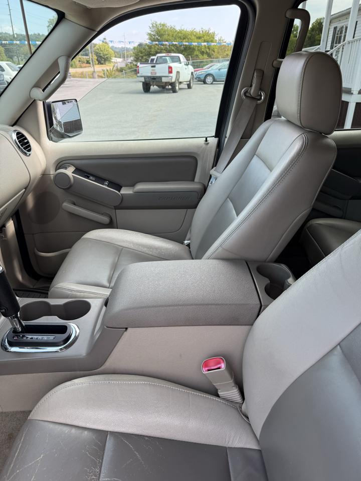 Ford Explorer XLT 4.6L 2WD 2006