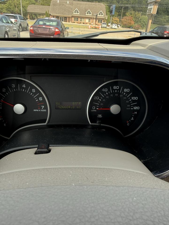 Ford Explorer XLT 4.6L 2WD 2006