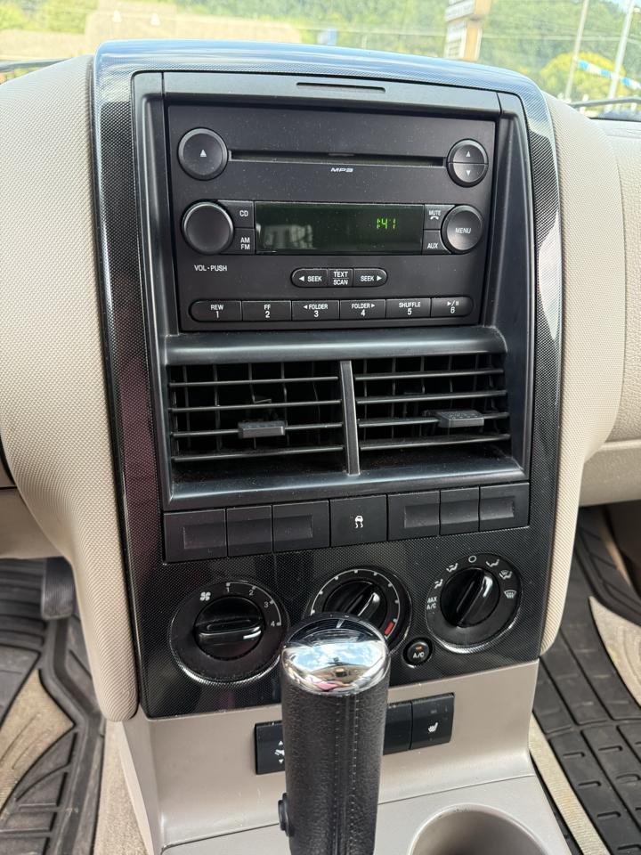 Ford Explorer XLT 4.6L 2WD 2006