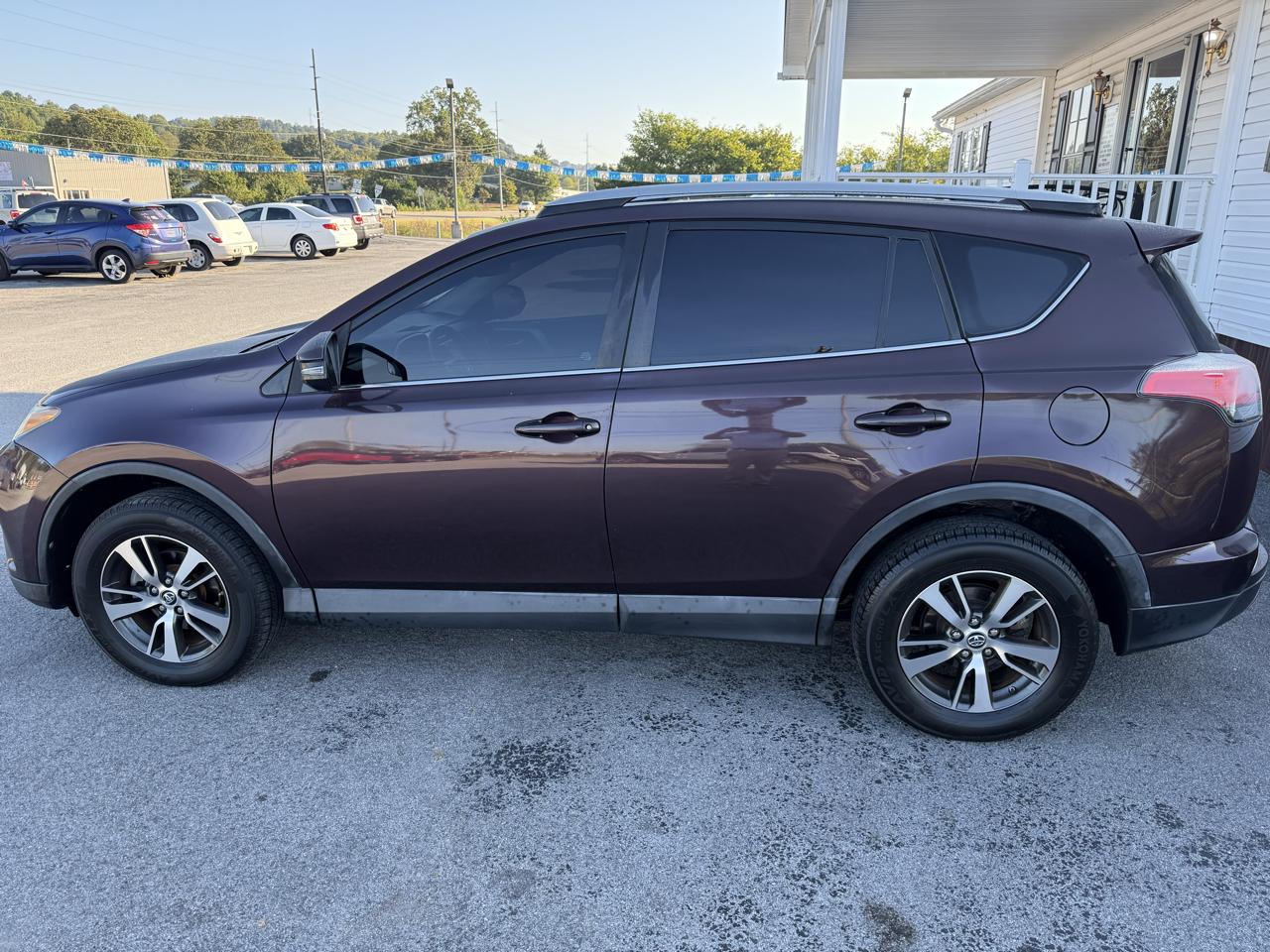 Toyota RAV4 XLE FWD 2017