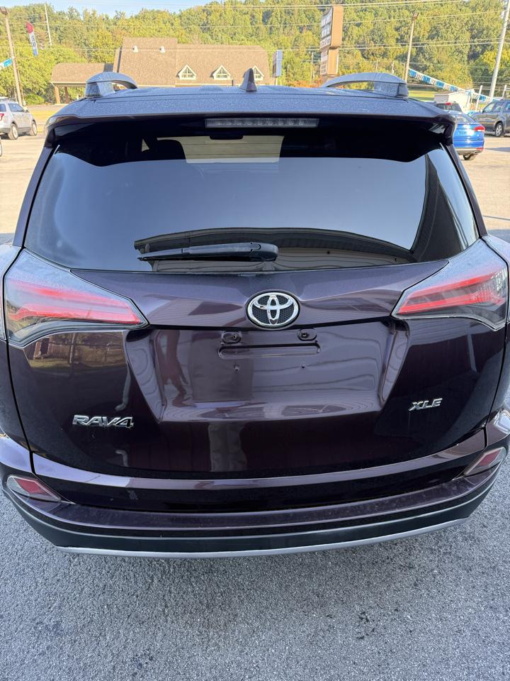 Toyota RAV4 XLE FWD 2017