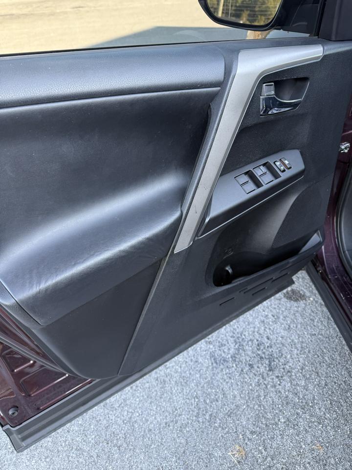 Toyota RAV4 XLE FWD 2017