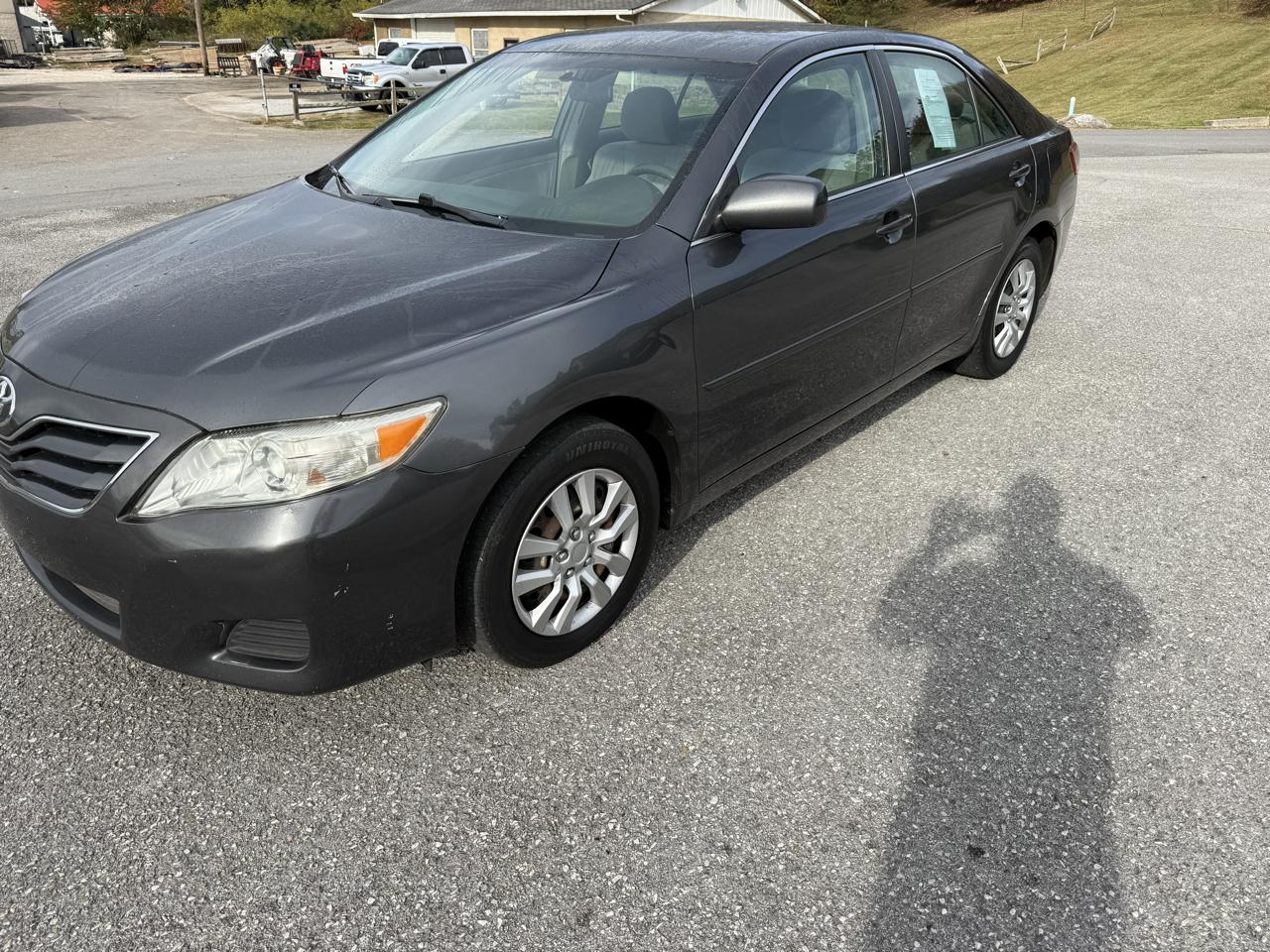Toyota Camry XLE V6 6-Spd AT 2011